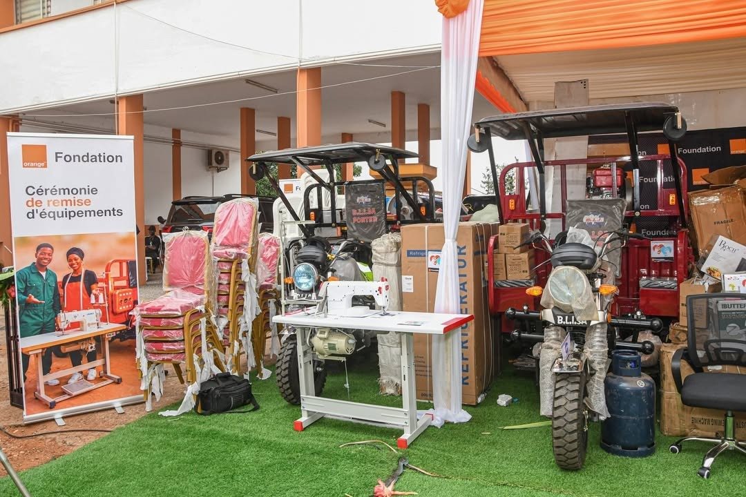 Remise d'équipements — Fondation Orange